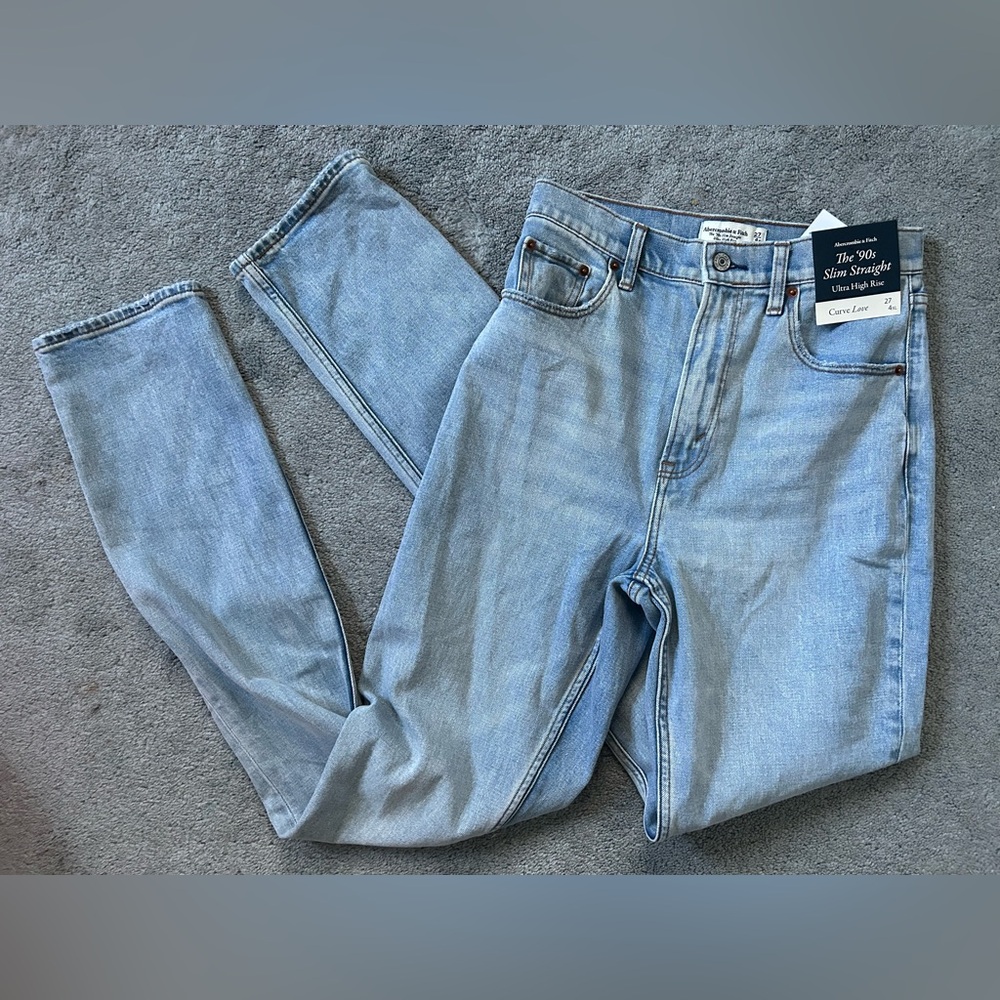 A&F 90s Slim Straight Ultra High Rise Jeans